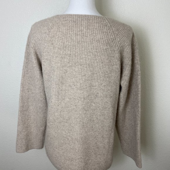 Vince Cashmere  Silk Scoop Neck Sweater Beige Classic Sz XS - S - Picture 2 of 13